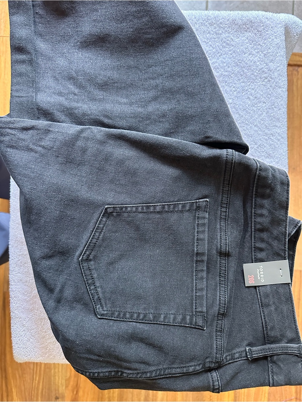 Torrid: perfect boyfriend ankle vintage
Black jeans